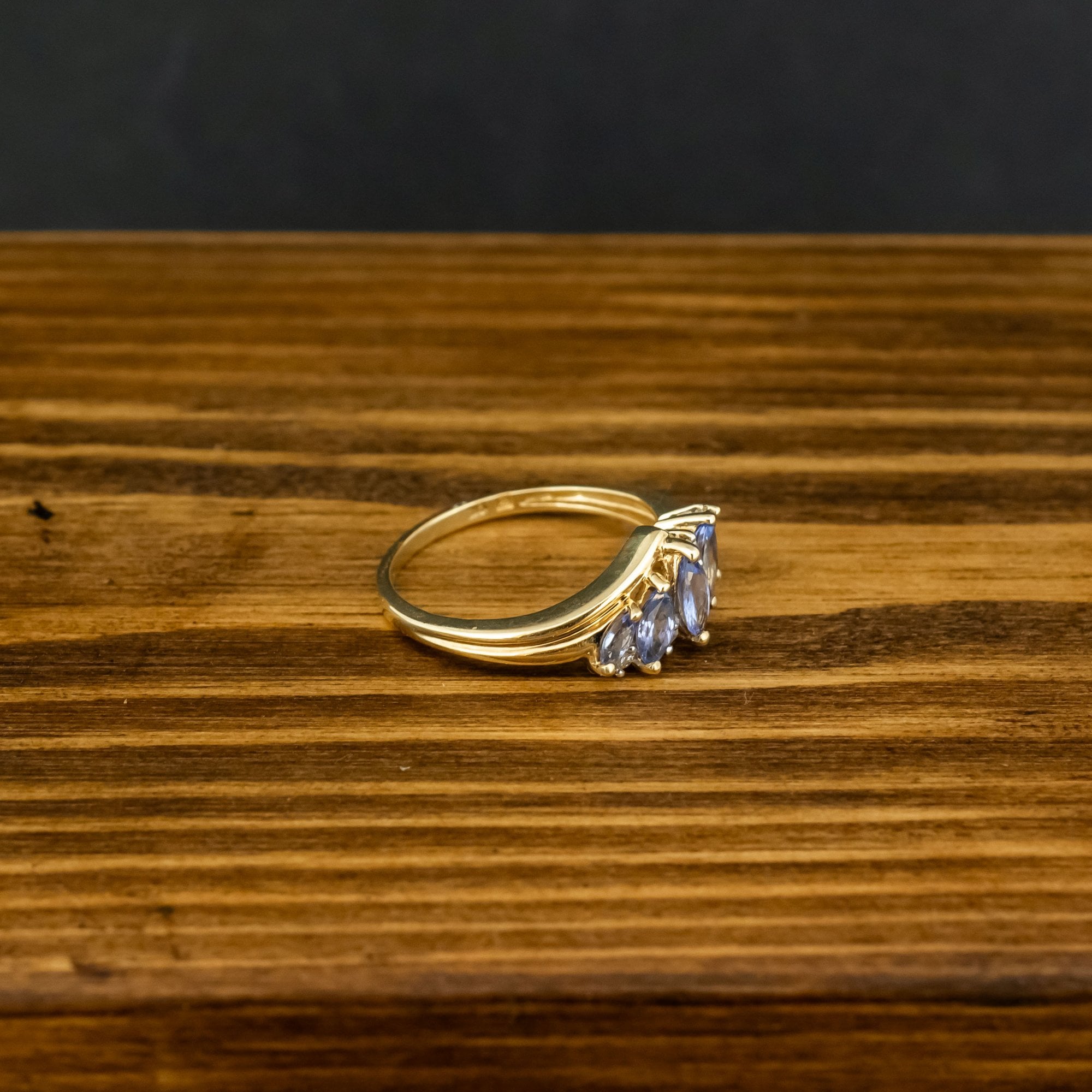 9ct Yellow Gold Tanzanite and Diamond Ring Size N 2.1g