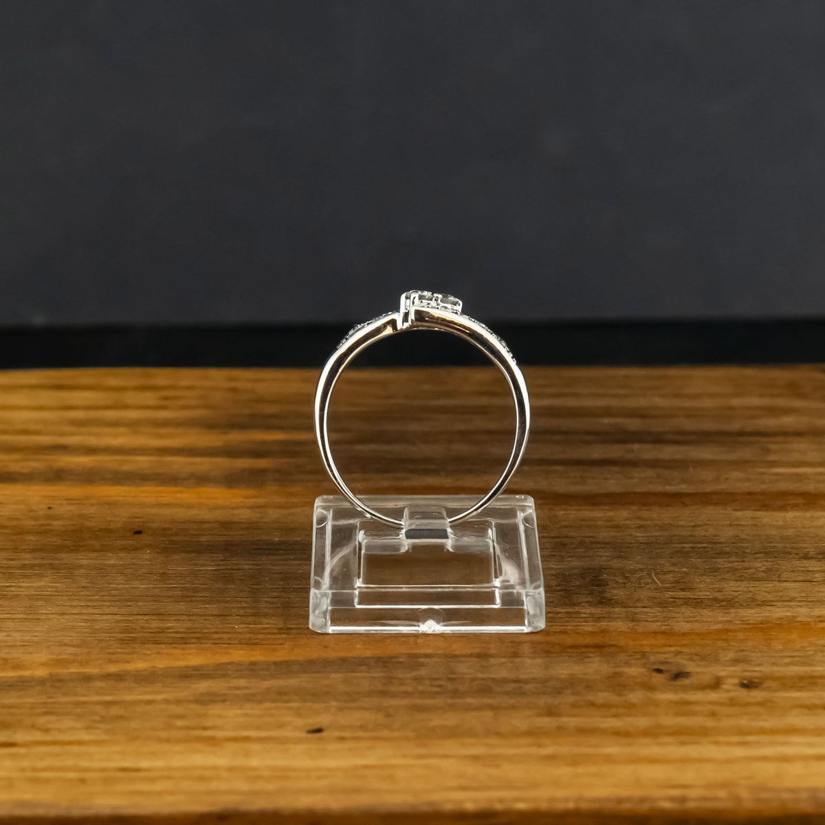 18ct White Gold 0.24ct Diamond Ring Size P 3.1g