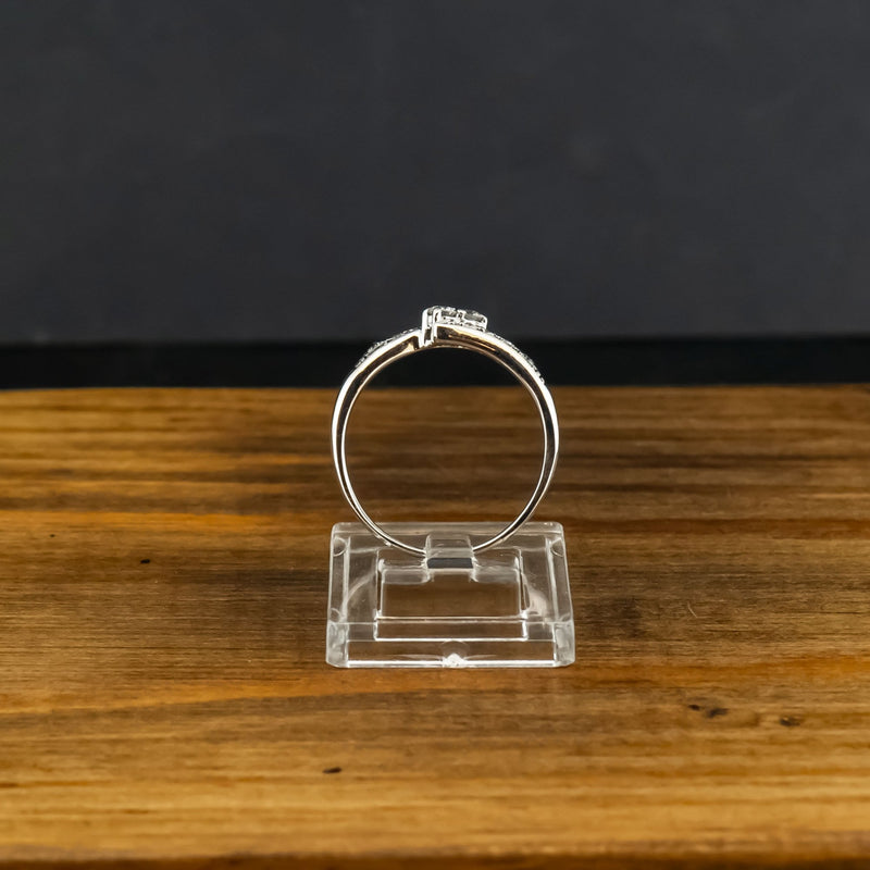 18ct White Gold 0.24ct Diamond Ring Size P 3.1g