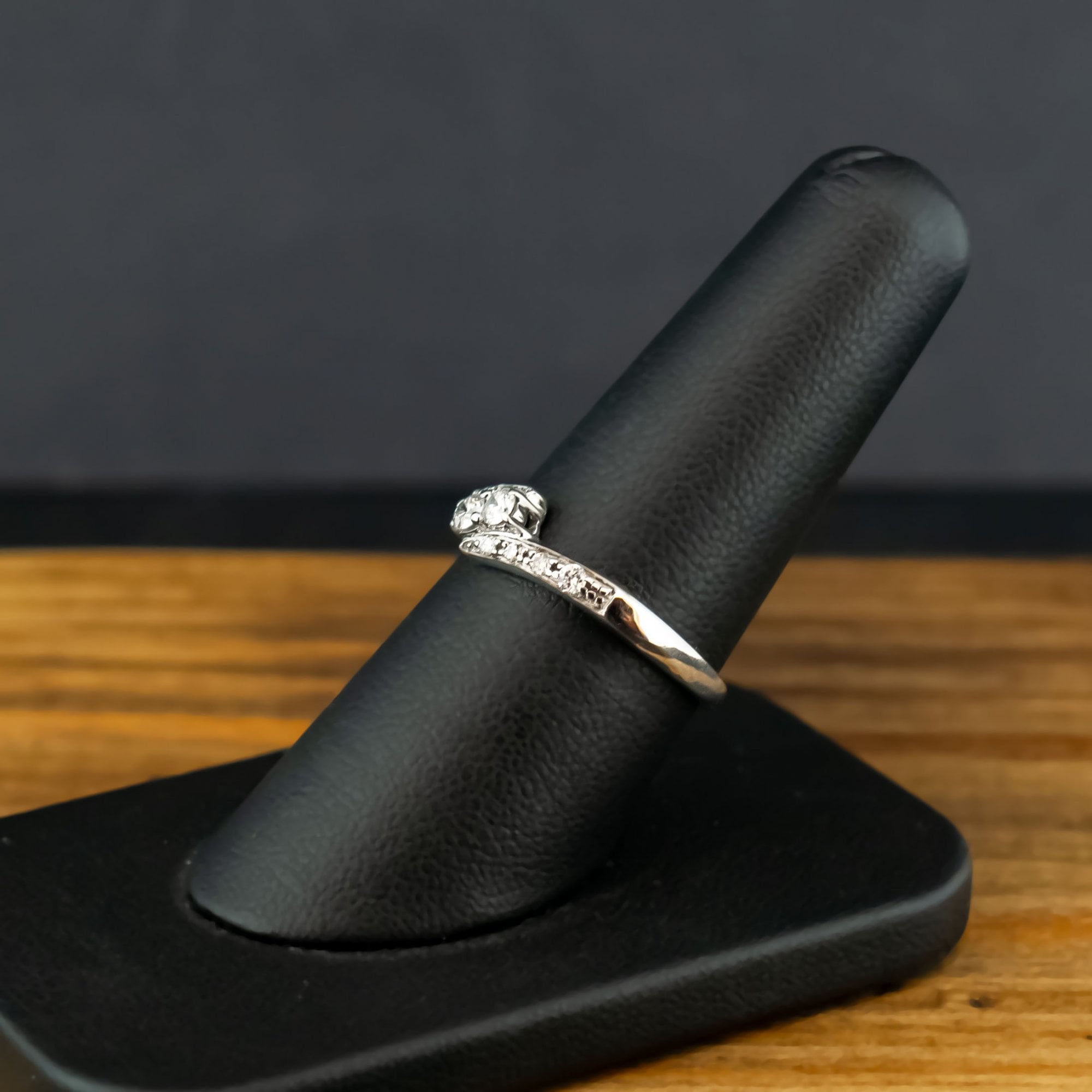 18ct White Gold 0.24ct Diamond Ring Size P 3.1g