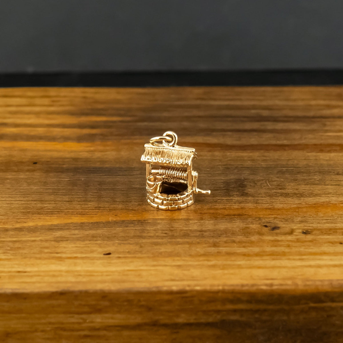9ct Yellow Gold Well Charm 3.1g