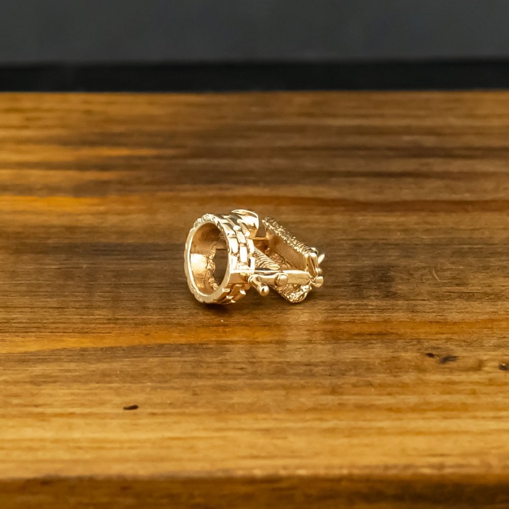 9ct Yellow Gold Well Charm 3.1g
