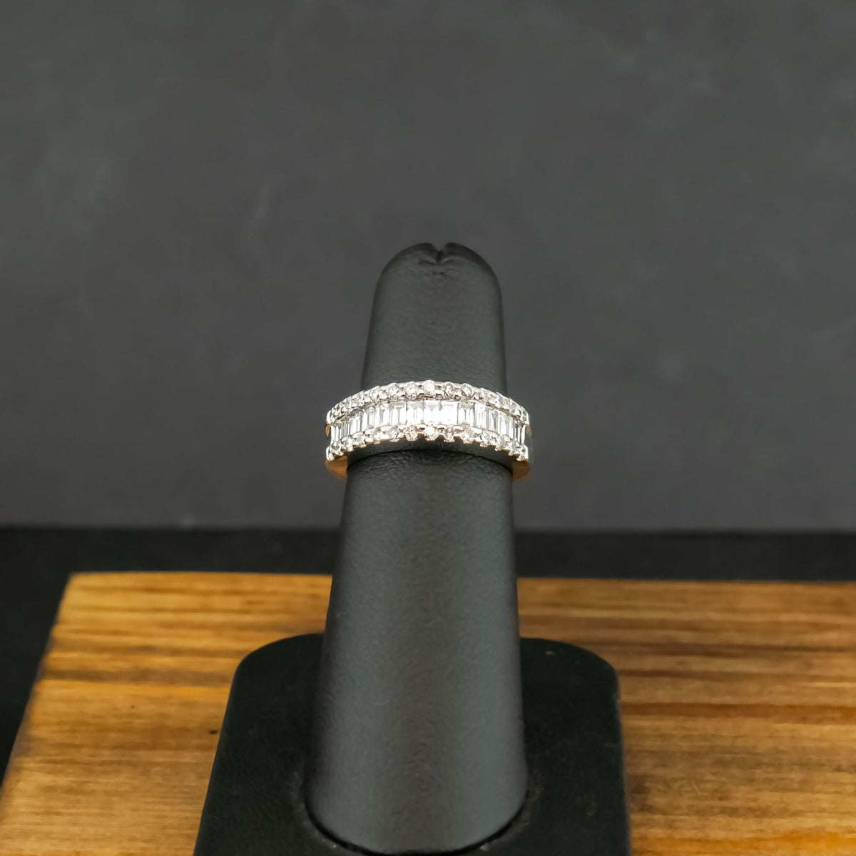 18ct White Gold 1.00ct Diamond Band Ring Size J 6.0g