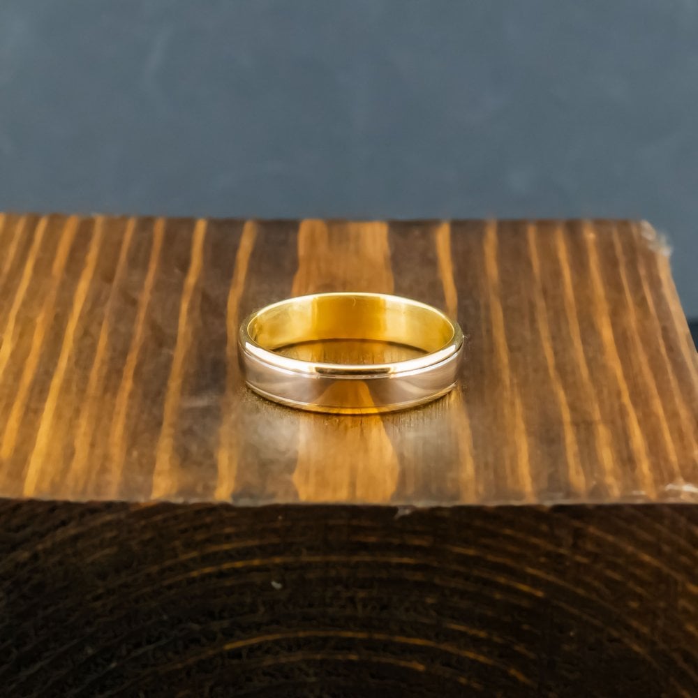 18ct Two Tone Gold Band Ring Size Z2 1/2 8.9g