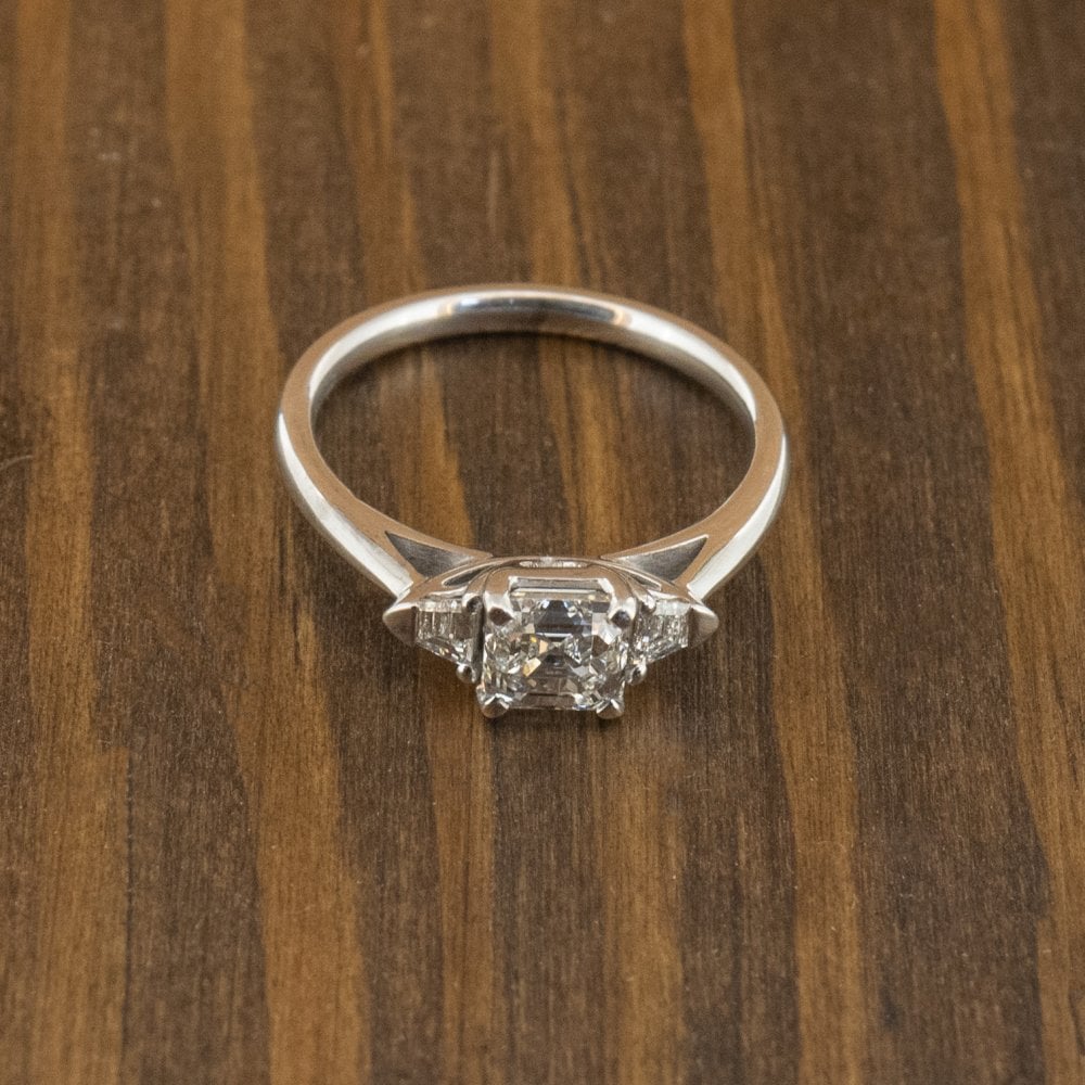 18ct White Gold Approx 1.25ct Asscher Cut Diamond Trilogy Ring Size M 3.5g