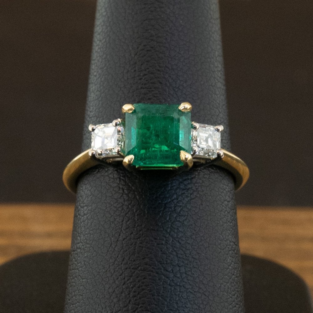 18ct Yellow Gold 1.5ct Zambian Emerald and 0.61ct Diamond Trilogy Ring Size M 3.6g