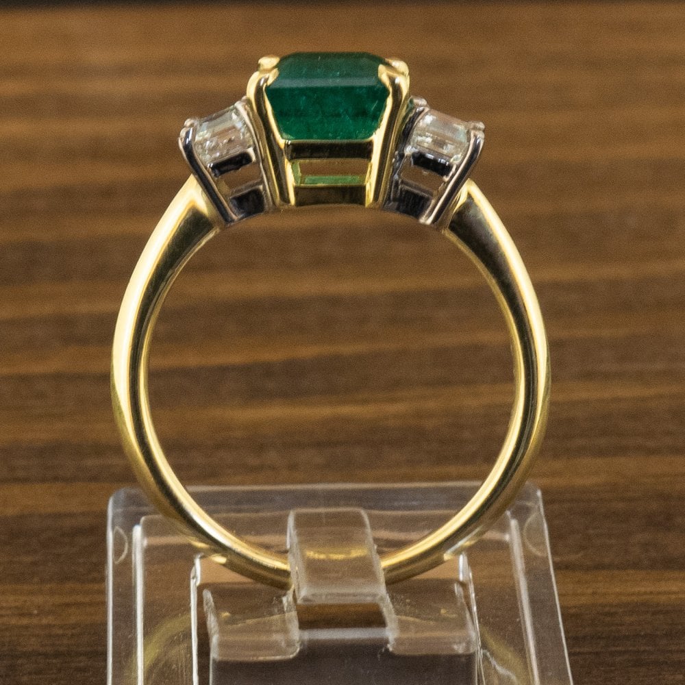 18ct Yellow Gold 1.5ct Zambian Emerald and 0.61ct Diamond Trilogy Ring Size M 3.6g