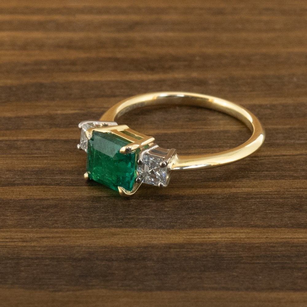 18ct Yellow Gold 1.5ct Zambian Emerald and 0.61ct Diamond Trilogy Ring Size M 3.6g