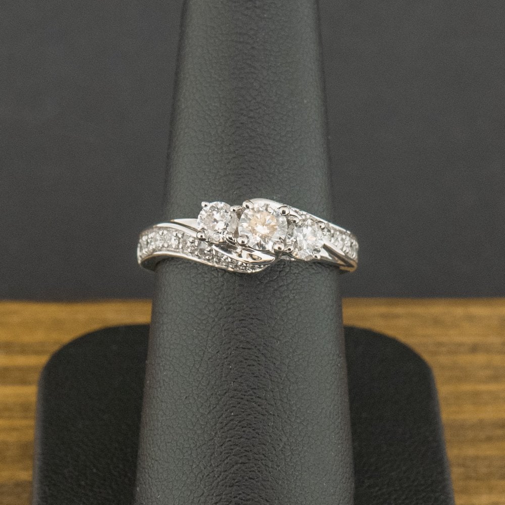 18ct White Gold 1ct Diamond Trilogy Ring Size M 4.6g