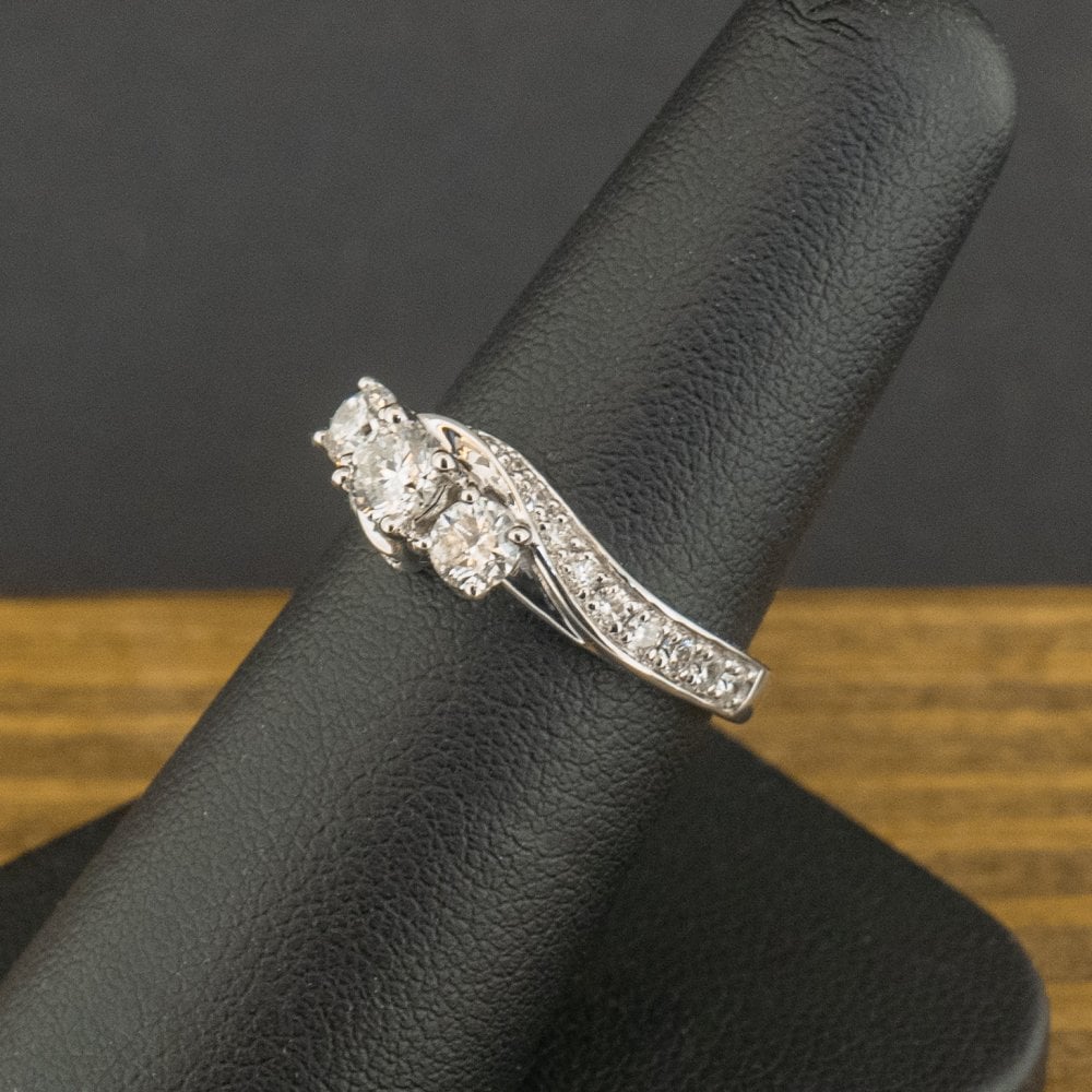 18ct White Gold 1ct Diamond Trilogy Ring Size M 4.6g