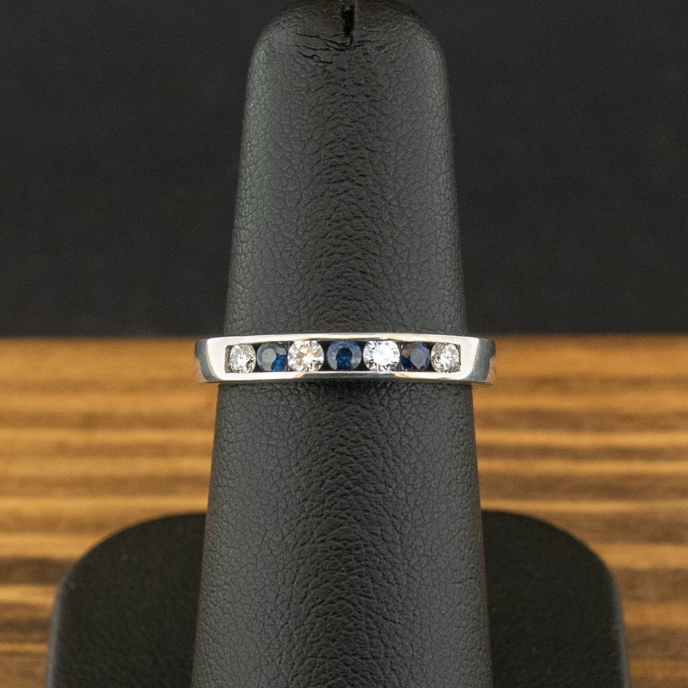 9ct White Gold Diamond and Sapphire Ring Size K 2.8g