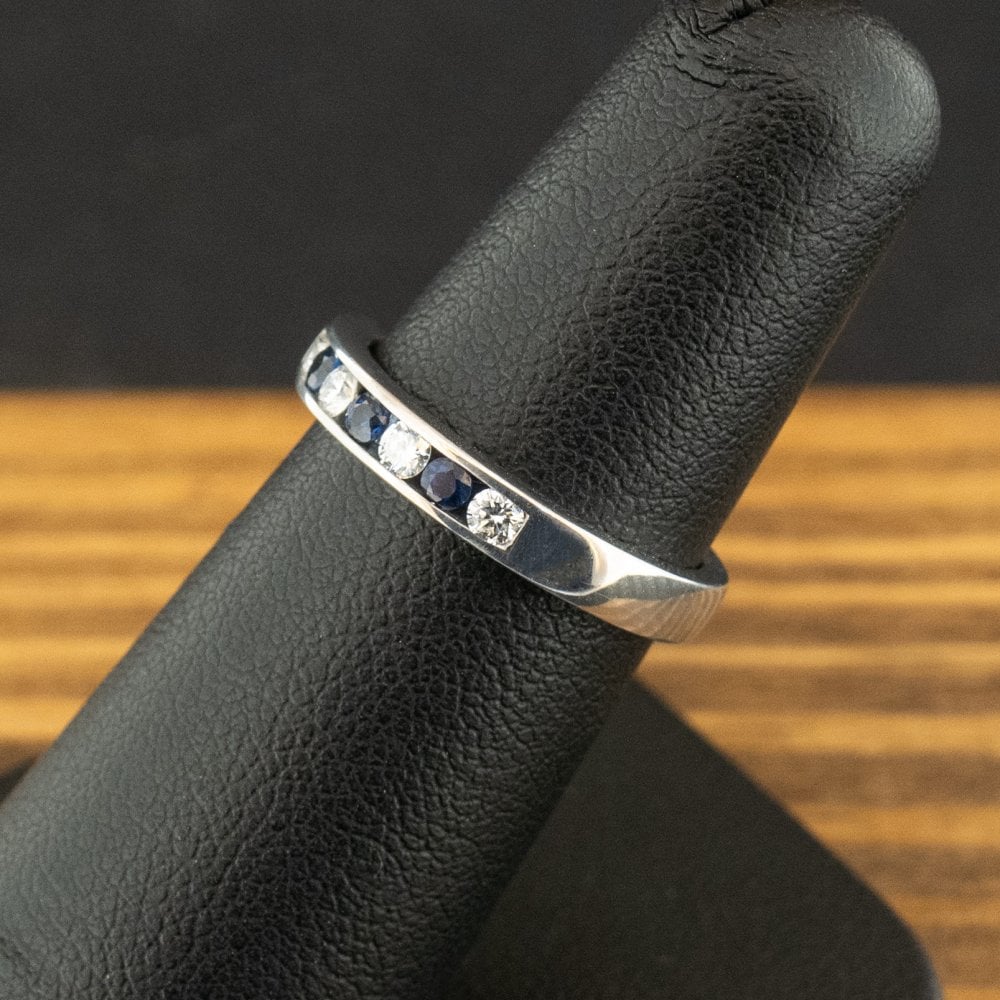 9ct White Gold Diamond and Sapphire Ring Size K 2.8g