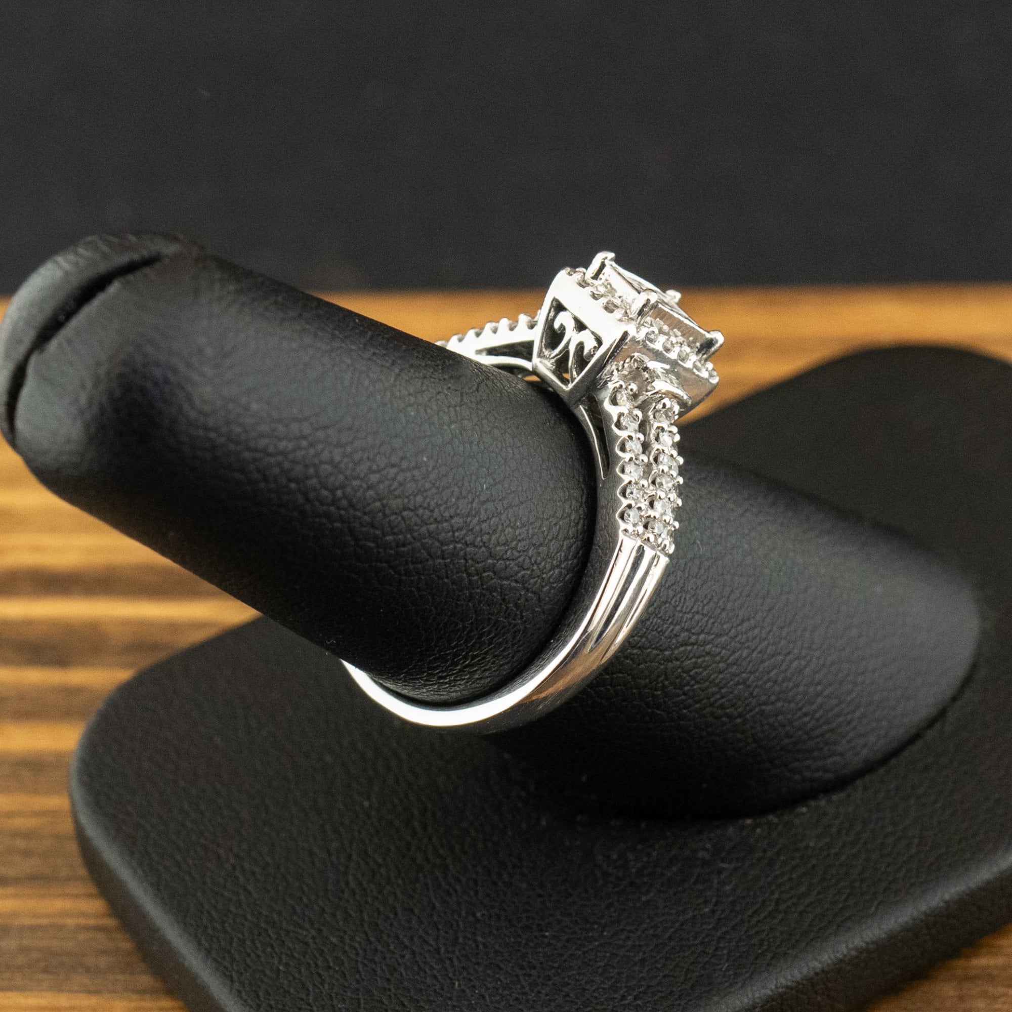18ct White Gold 0.50ct Diamond Cluster Ring Size N 1/2 5.4g