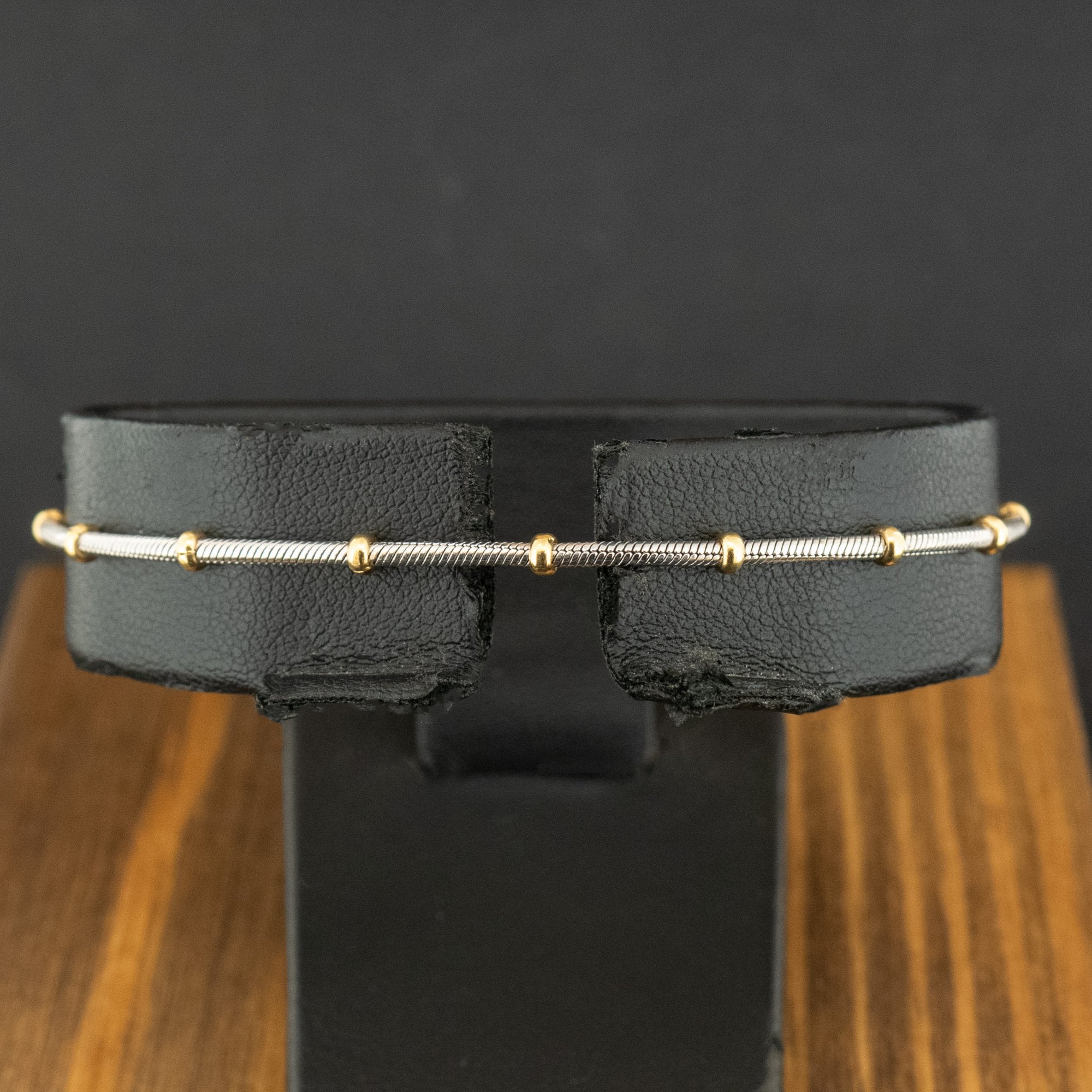 18ct Bi Colour Gold 7.25 Bead Bracelet 5.6g