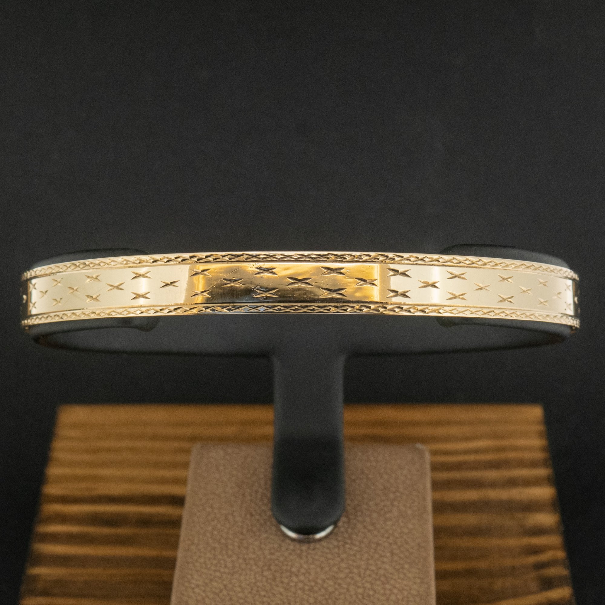 9ct Yellow Gold Patterned Arm Cuff / Bangle 16.2g