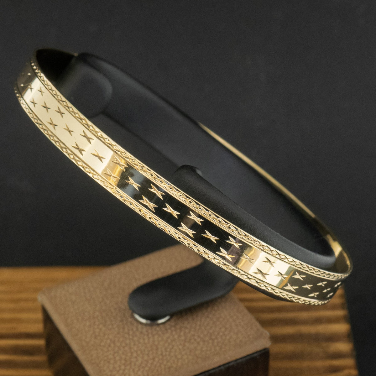 9ct Yellow Gold Patterned Arm Cuff / Bangle 16.2g