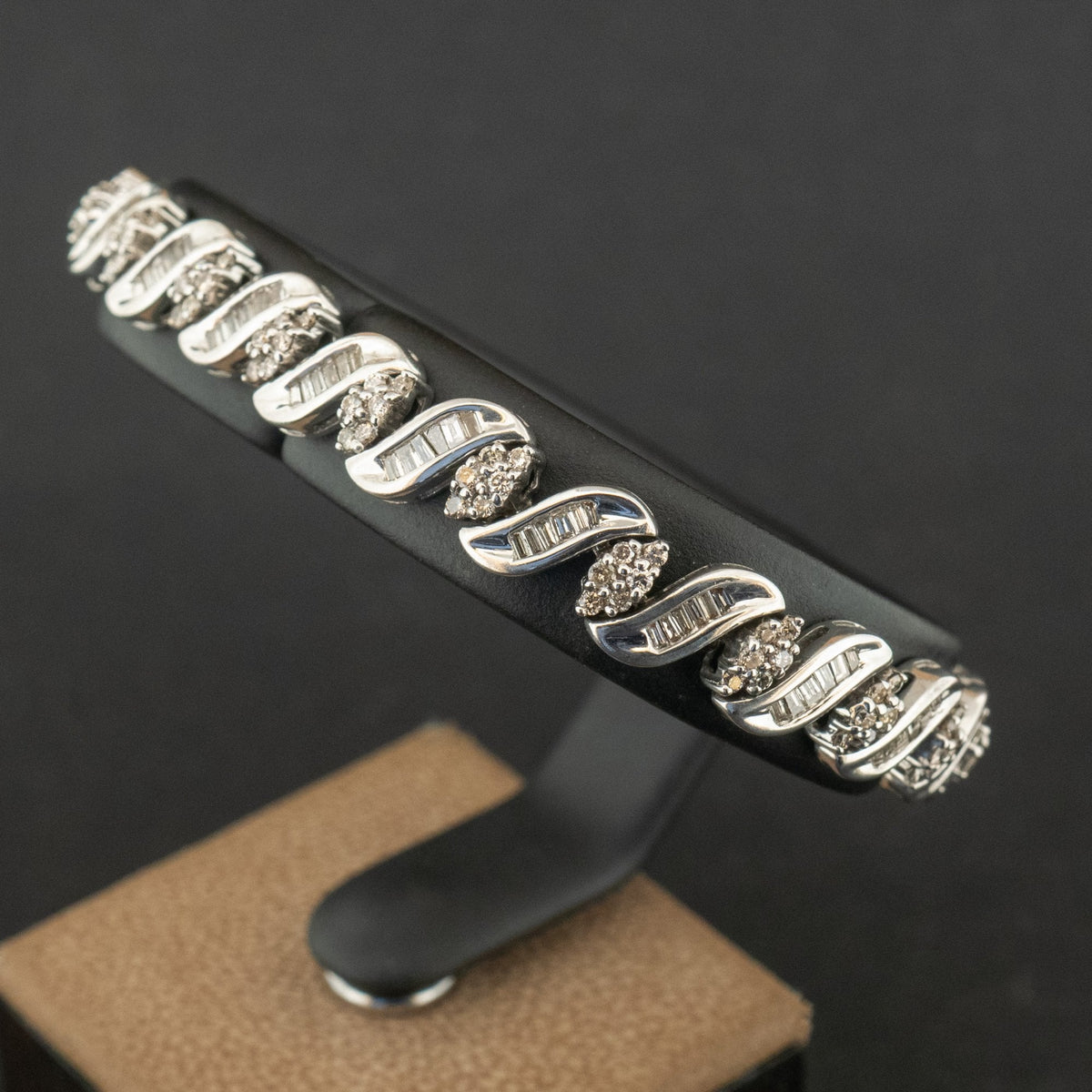 14ct White Gold 2.4ct Apx Diamond 7 Inch Bracelet 14.6g
