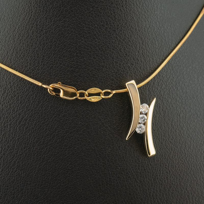 18ct Yellow Gold 0.2ct Diamond Trilogy 16 inch Pendant Necklace 5.1g