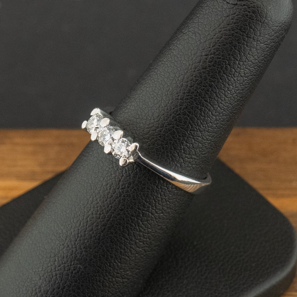 18ct White Gold 0.30ct Diamond Trilogy Ring Size M 1/2 2.7g