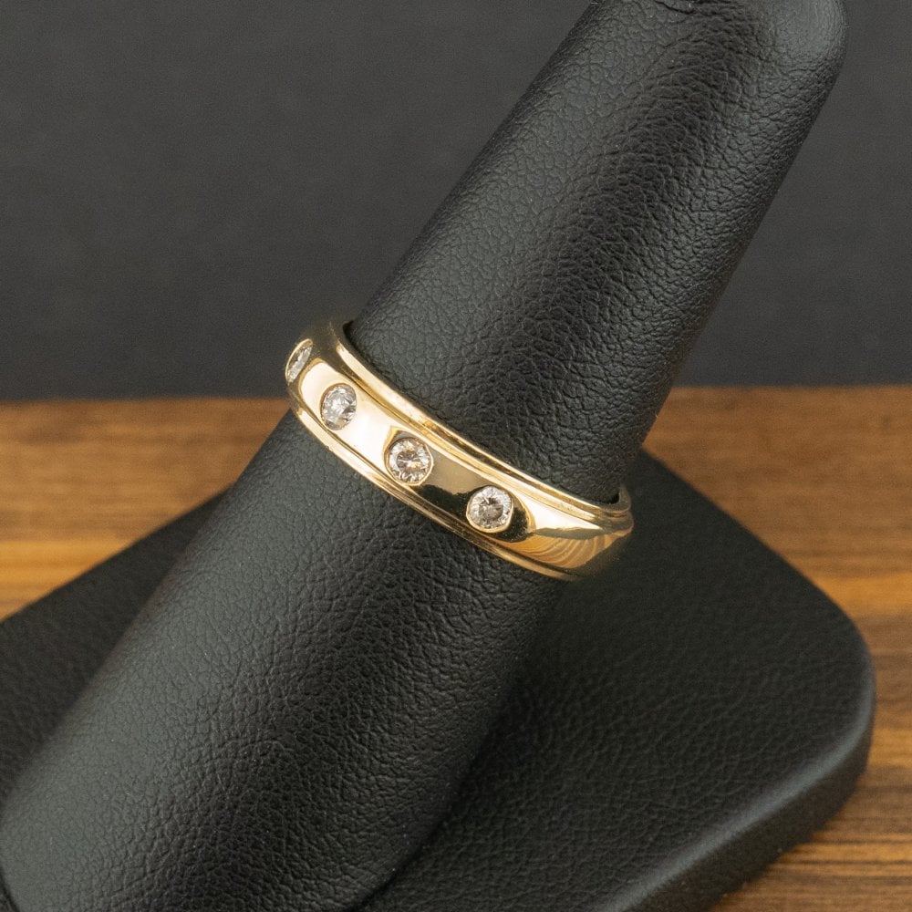 18ct Yellow Gold 0.30ct Diamond Grooved Band Ring Size O 5.7g