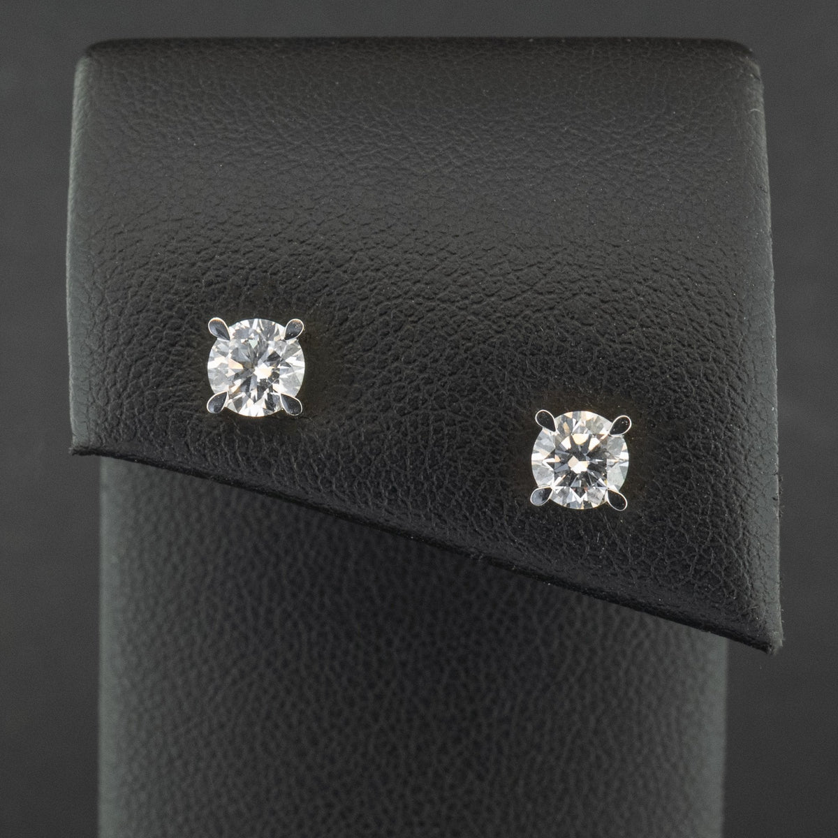 18Ct Yellow Gold Lab Created 1.07ct Diamond Stud Earrings