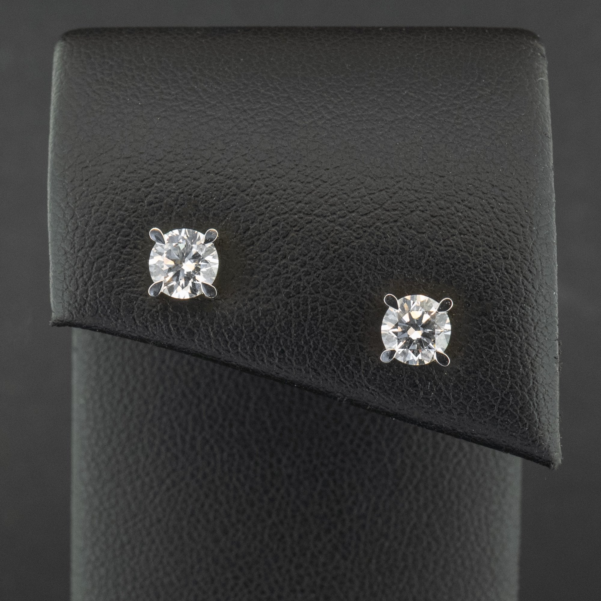 18Ct Yellow Gold Lab Created 1.07ct Diamond Stud Earrings