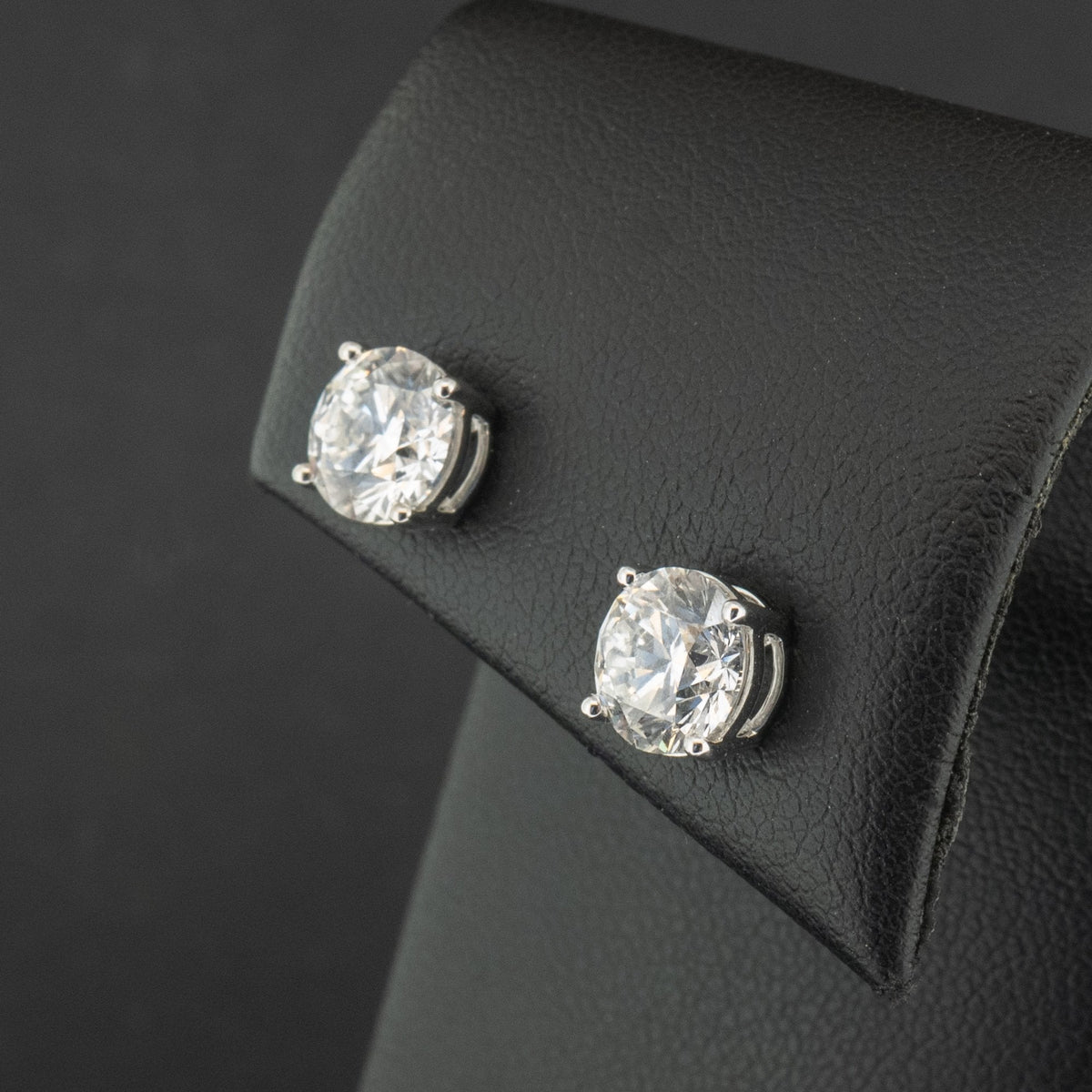 18Ct White Gold Lab Created 3ct Diamond Stud Earrings