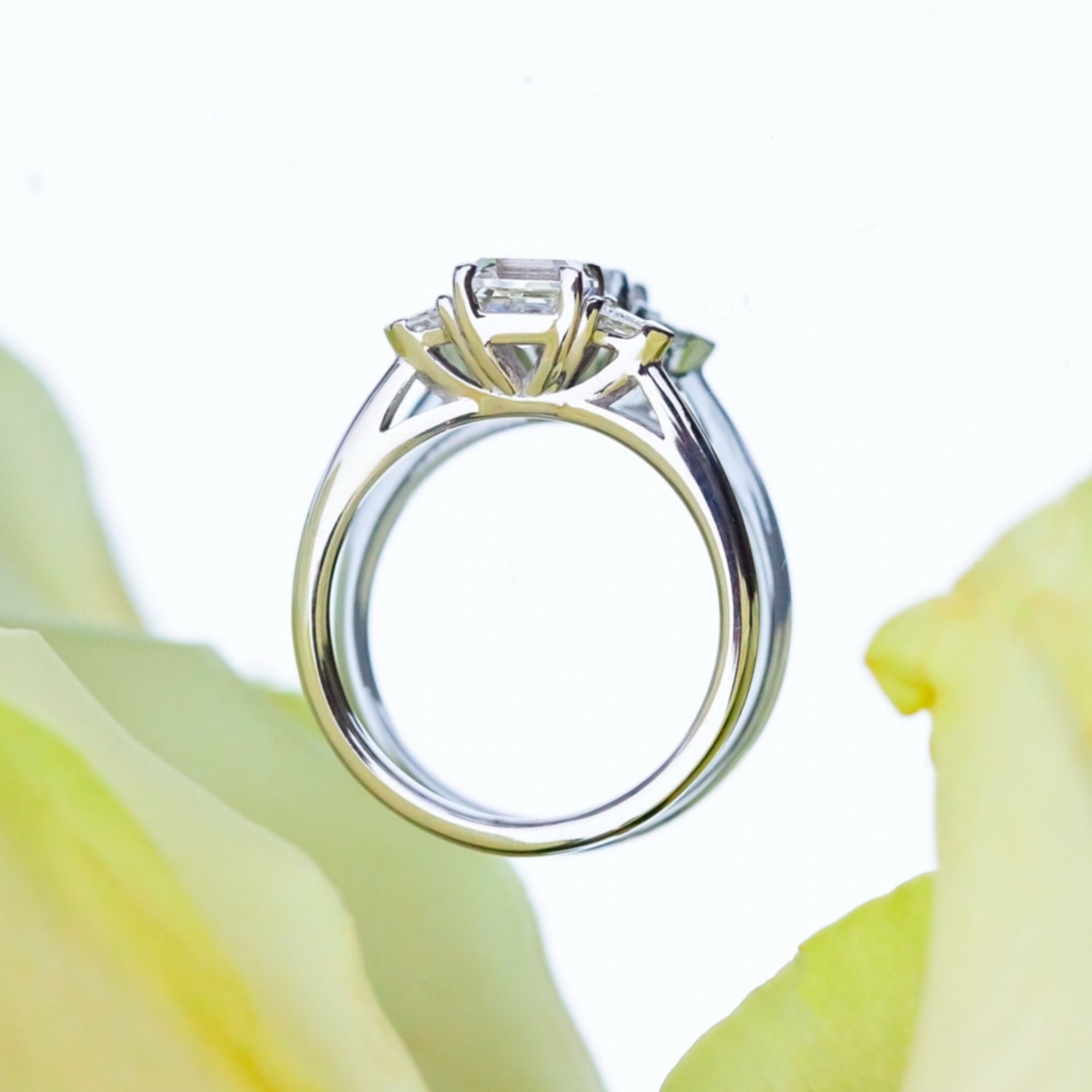 18ct White Gold Approx 1.25ct Asscher Cut Diamond Trilogy Ring Size M 3.5g