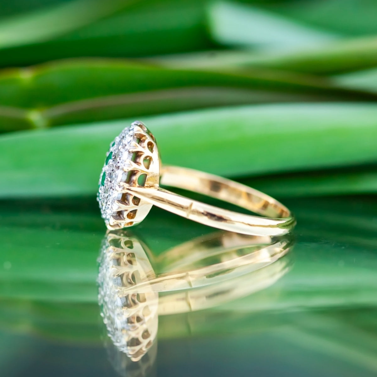 18ct Yellow Gold Emerald and Diamond Cluster Ring Size N 1/2 5.2g