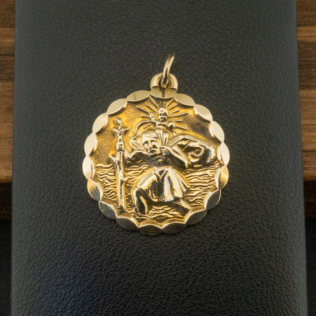 9ct Yellow Gold St Christopher Pendant 4.9g