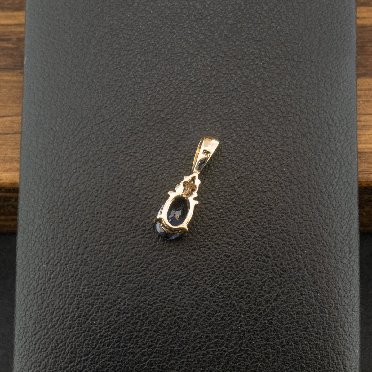 9ct Yellow Gold Iolite and Diamond Pendant 0.6g