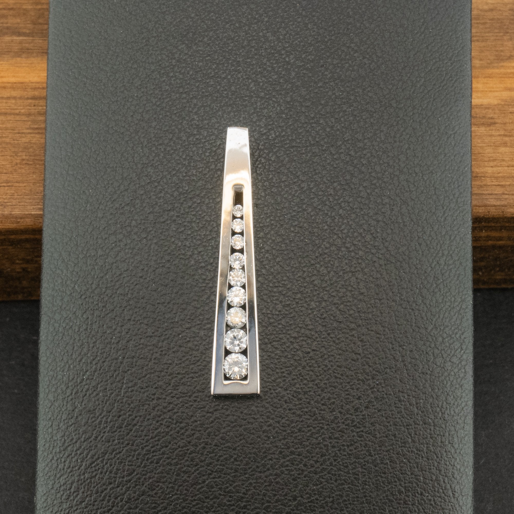 9ct White Gold Cubic Zirconia Pendant 1.5g