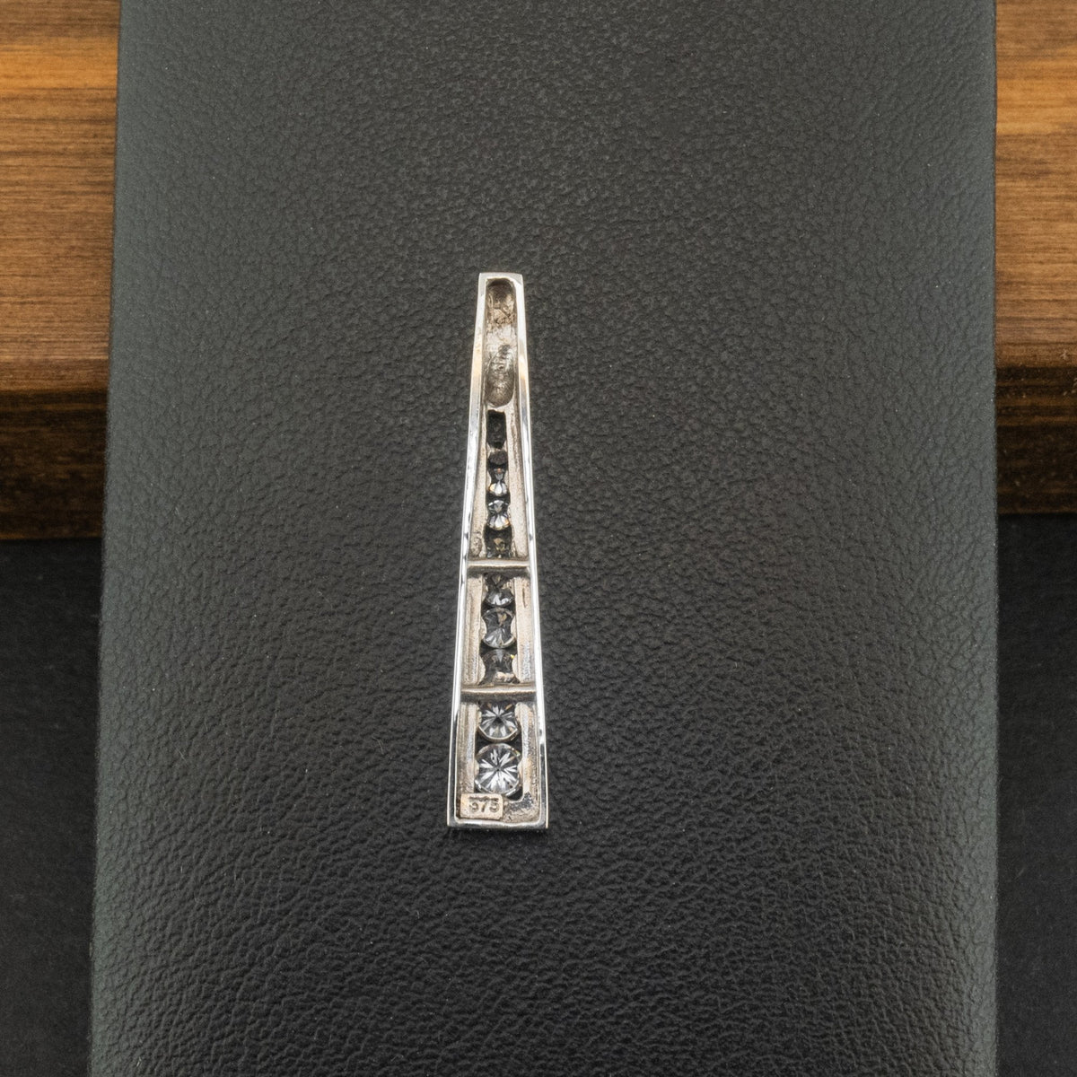 9ct White Gold Cubic Zirconia Pendant 1.5g
