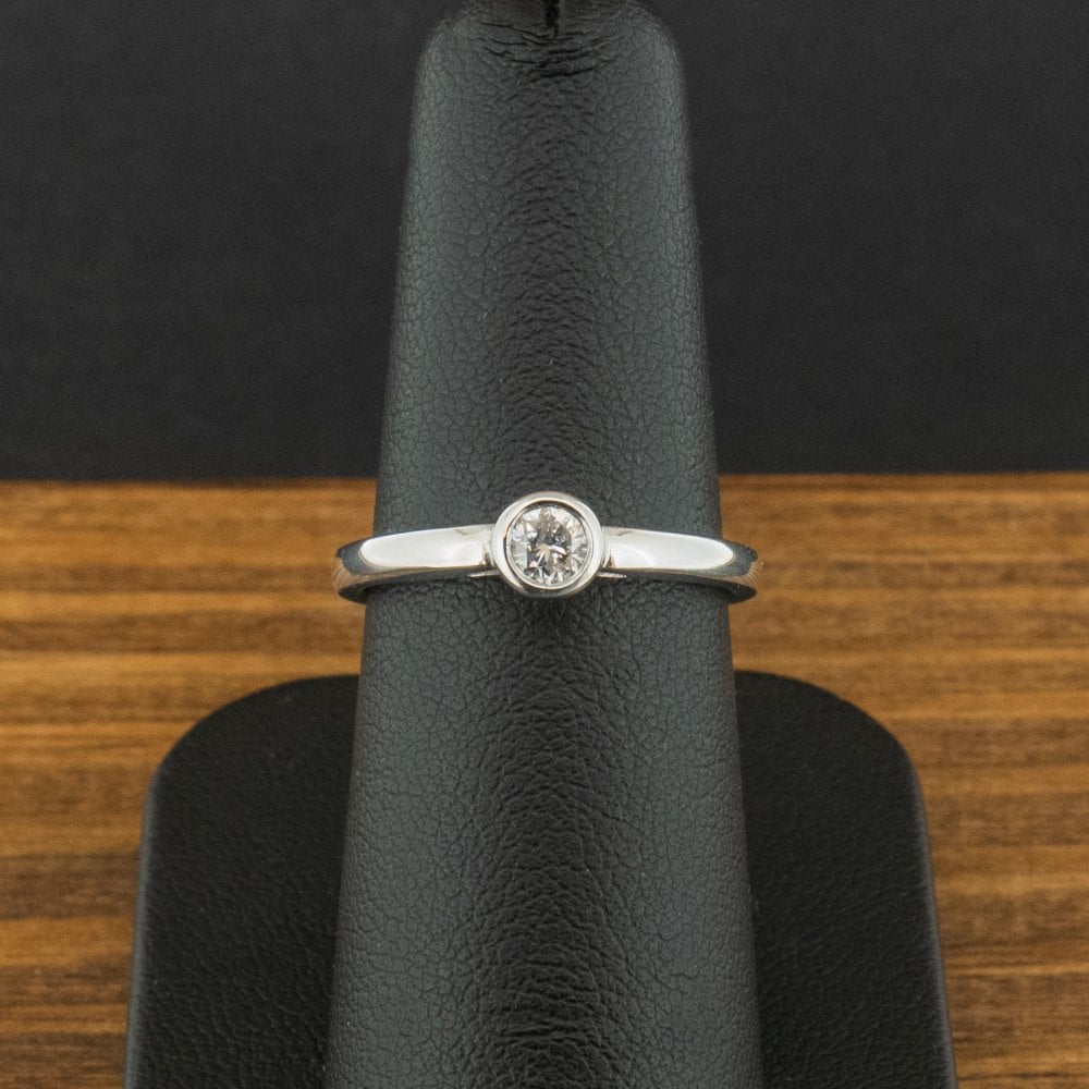 18ct White Gold 0.2ct Diamond Ring Size M 3.2g