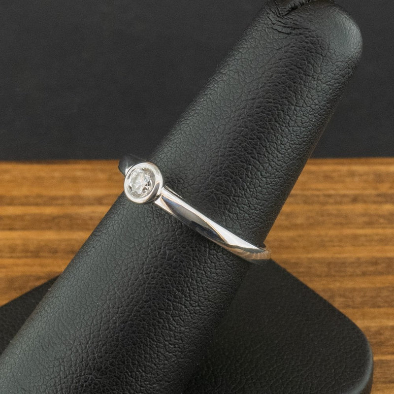 18ct White Gold 0.2ct Diamond Ring Size M 3.2g
