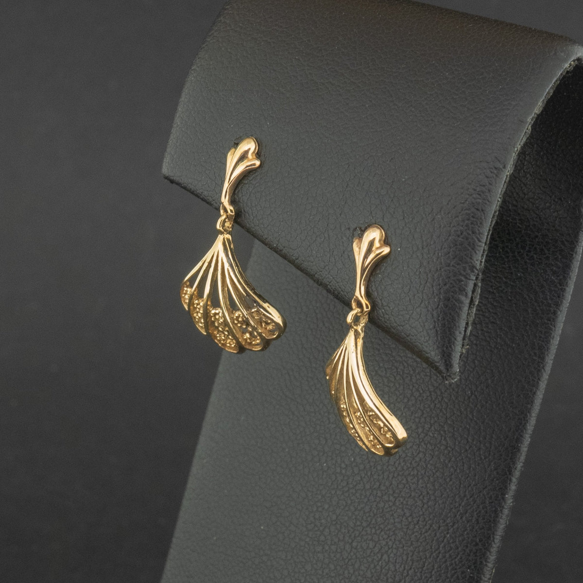 9ct Yellow Gold Shell Drop Earrings 1.7g
