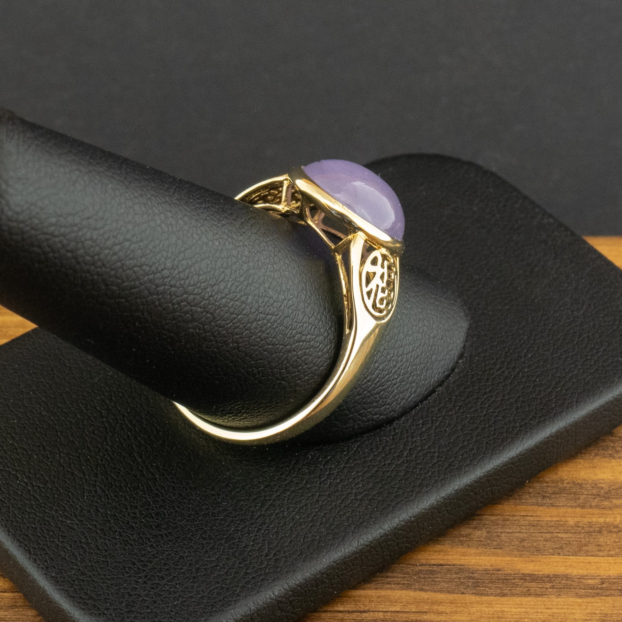 14ct Yellow Gold Lavender Jade Ring Size T 1/2 4g