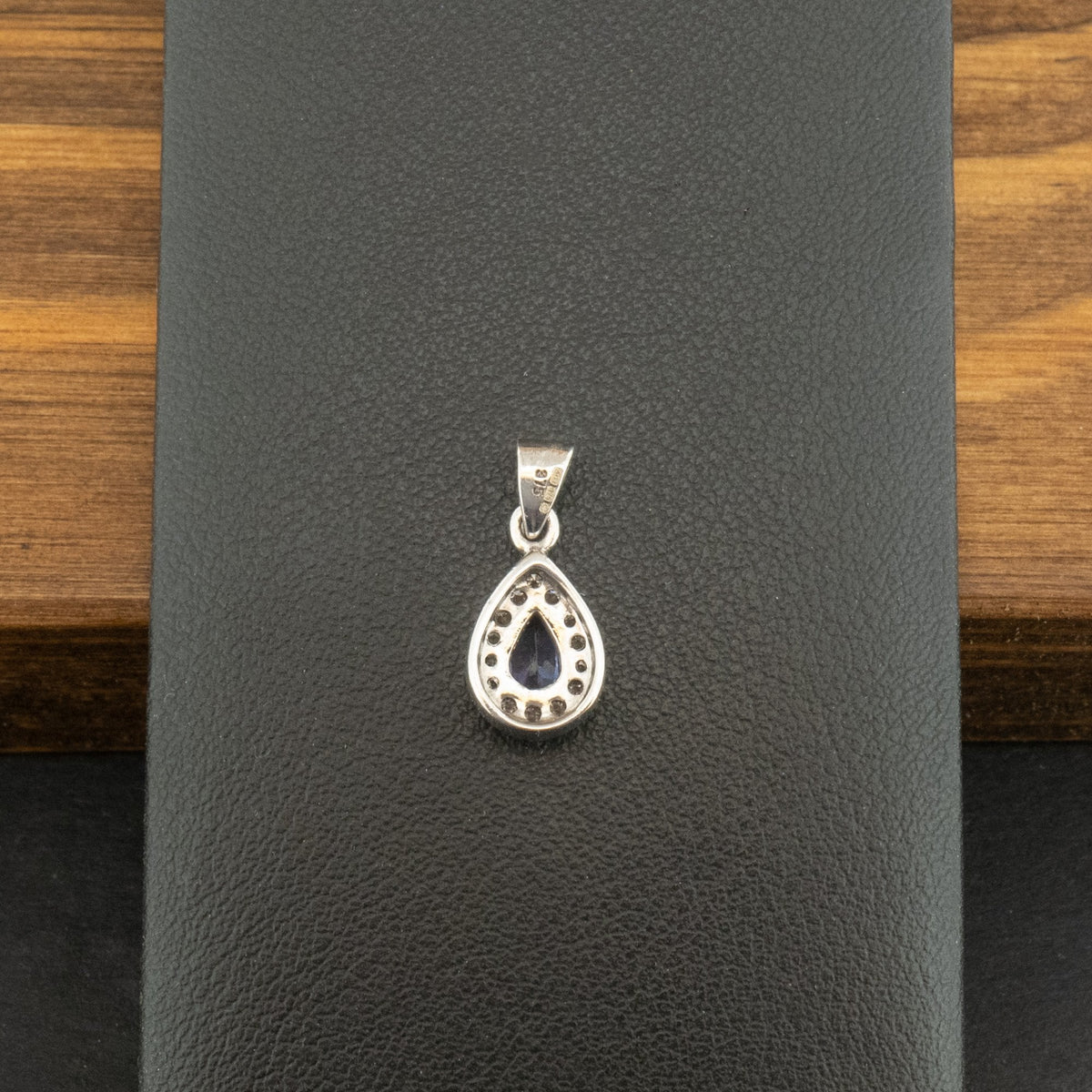 9ct White Gold Tanzanite & Diamond Pendant 1.1g