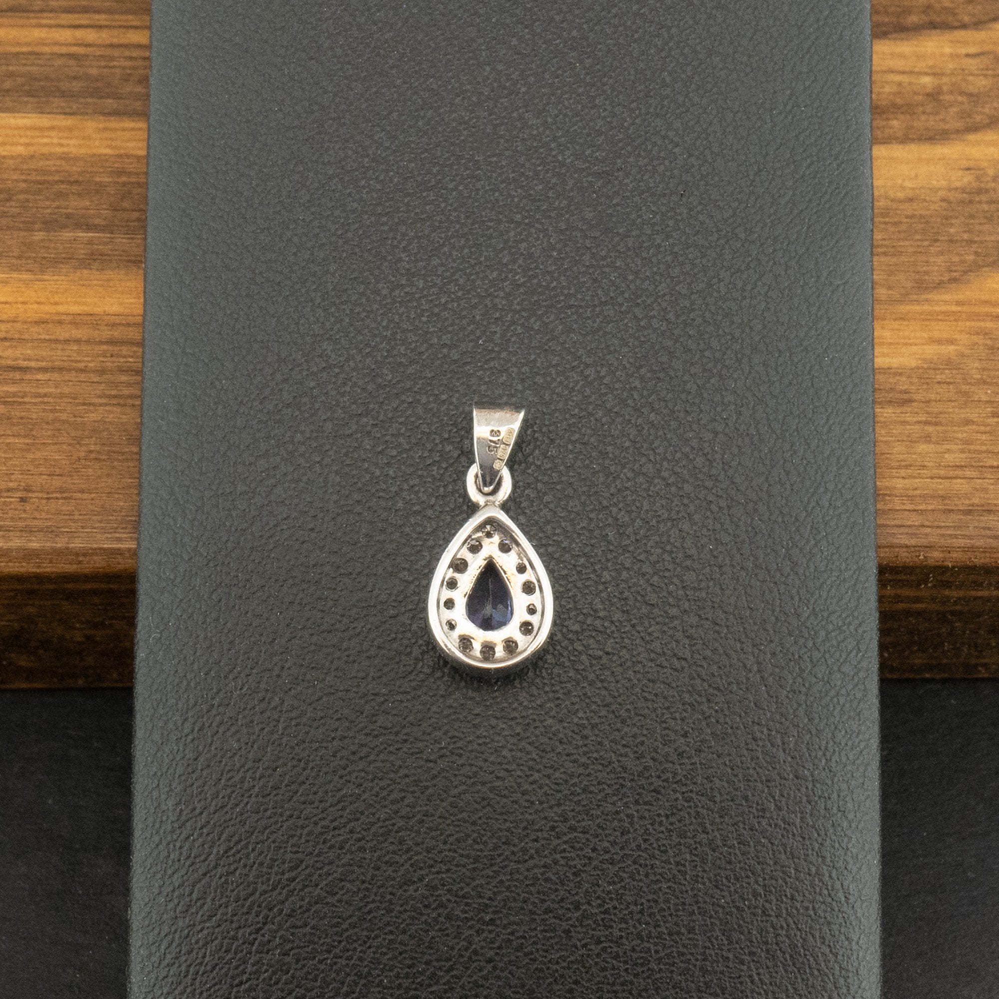 9ct White Gold Tanzanite & Diamond Pendant 1.1g