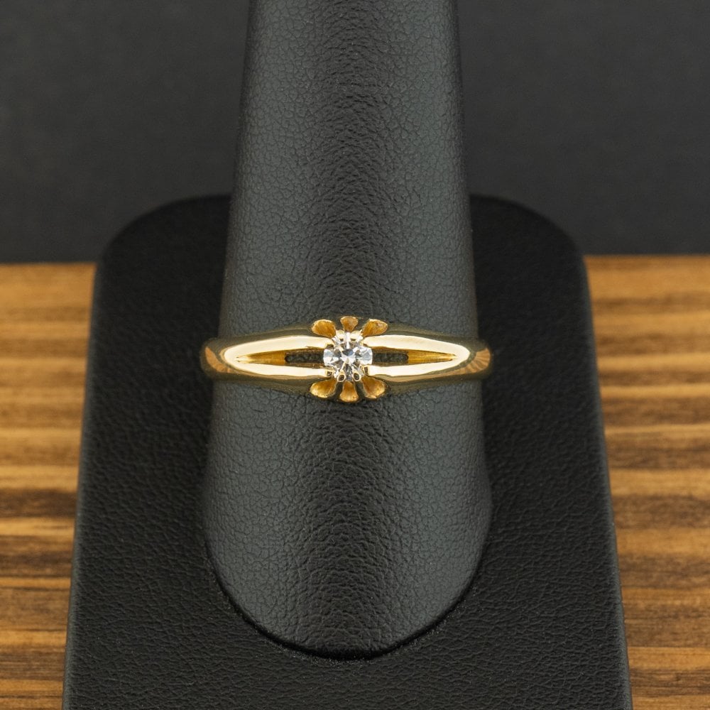 18ct Yellow Gold 0.15ct Diamond Solitaire Ring Size T 3.6g