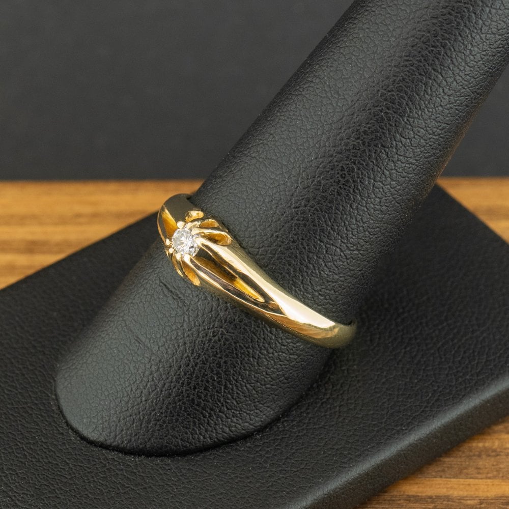 18ct Yellow Gold 0.15ct Diamond Solitaire Ring Size T 3.6g