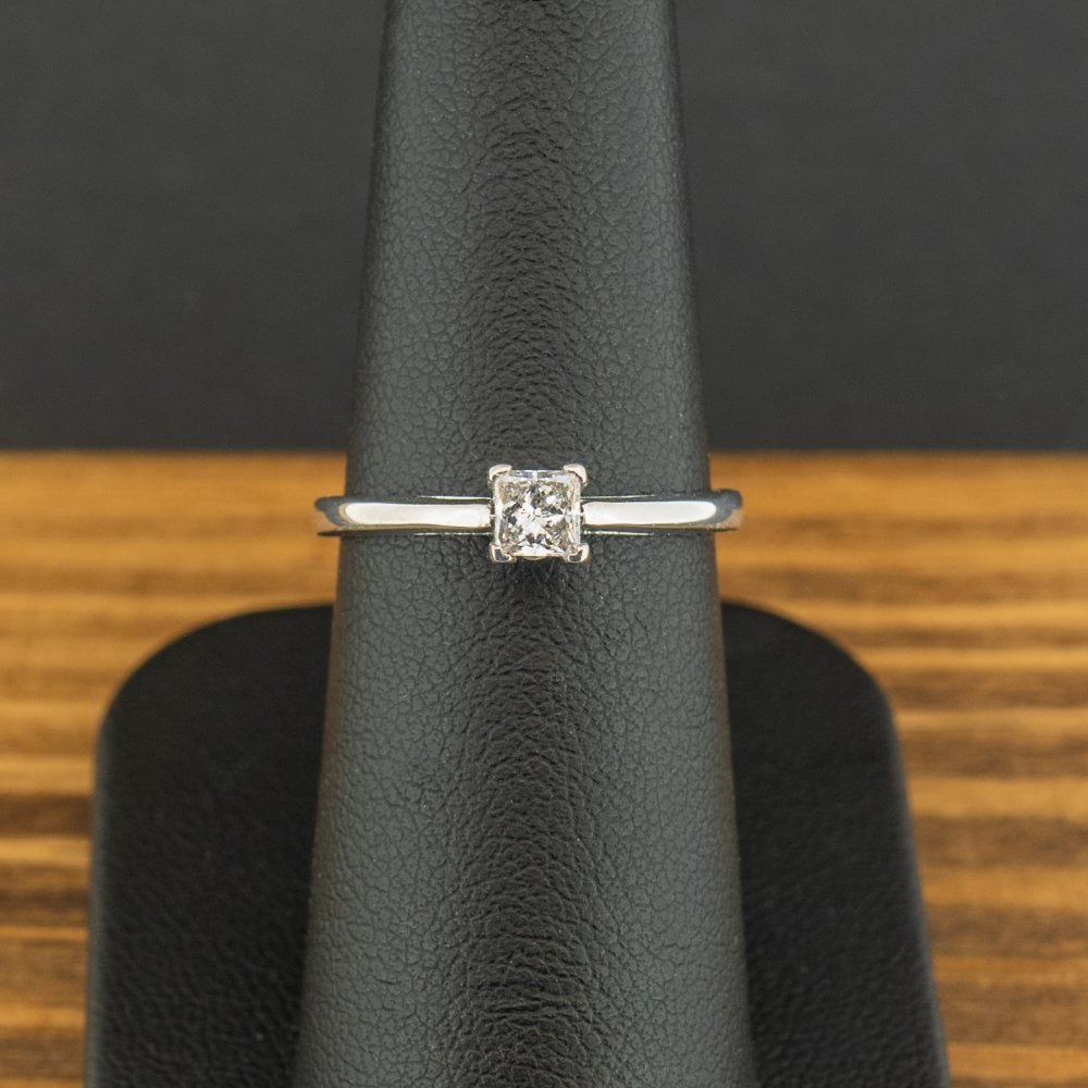 18ct White Gold 0.25ct Princess Cut Diamond Solitaire Ring Size L 1/2 2.7g
