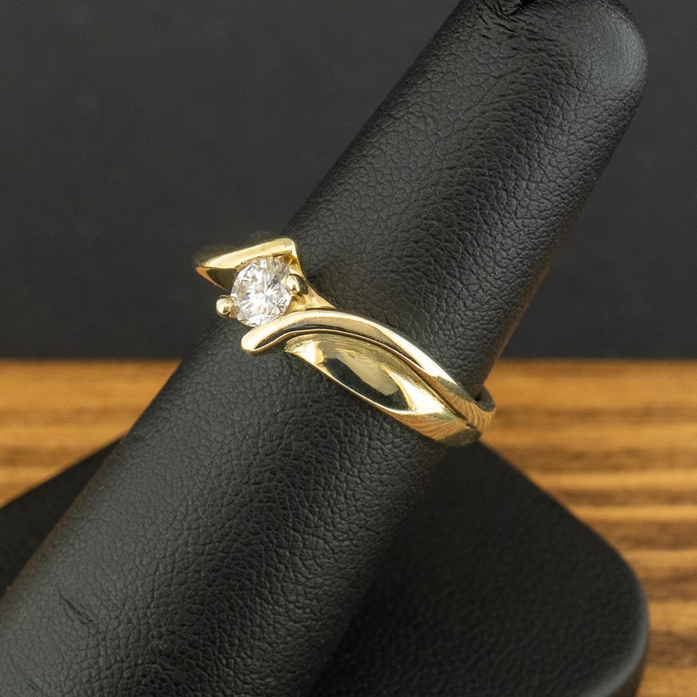 14ct Yellow Gold 0.33ct Diamond Solitaire Twist Ring Size L 5.7g