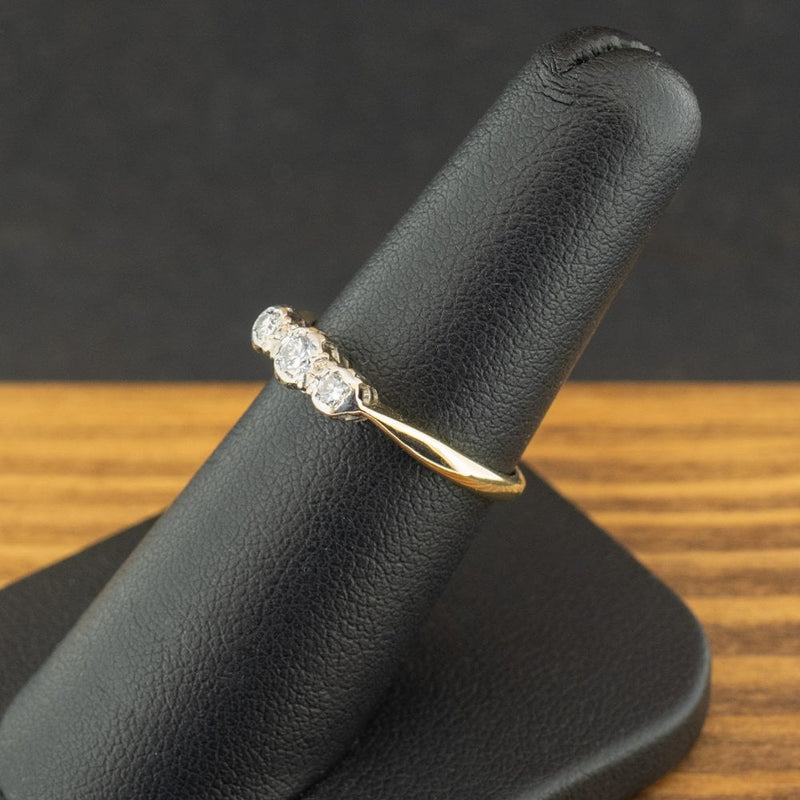 18ct Yellow Gold Diamond Trilogy Ring Size M 2.3g