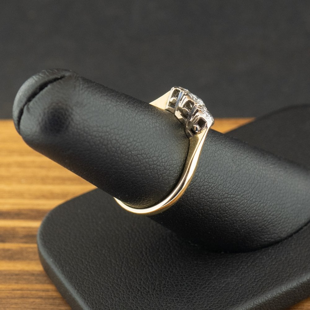 18ct Yellow Gold Diamond Trilogy Ring Size M 2.3g