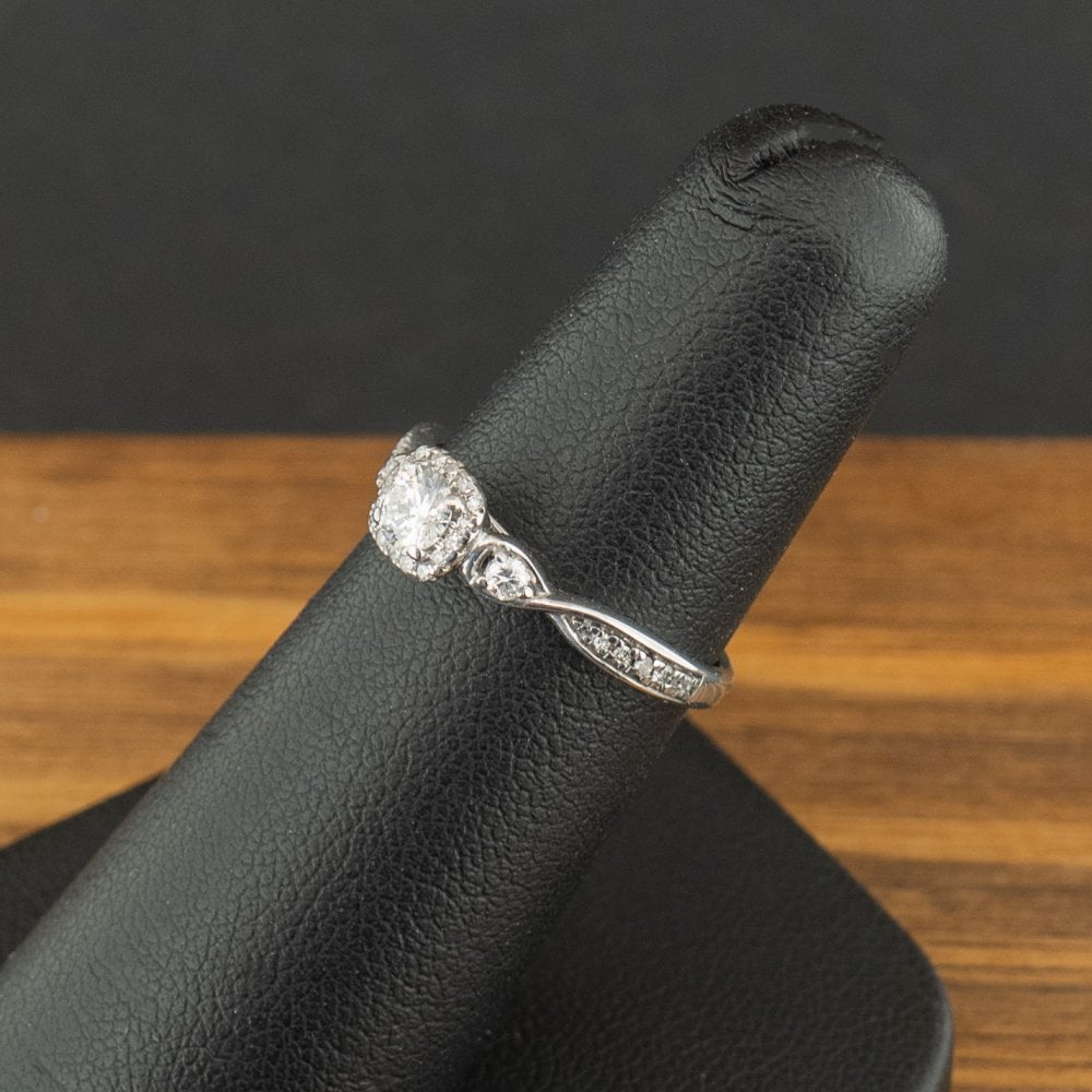 9ct White Gold 0.33ct Diamond Cluster Ring Size K 1.5g