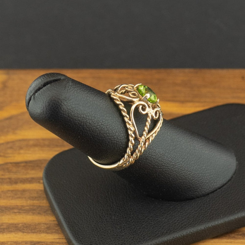 9ct Yellow Gold 0.8ct Peridot Filigree Ring Size M 2.9g