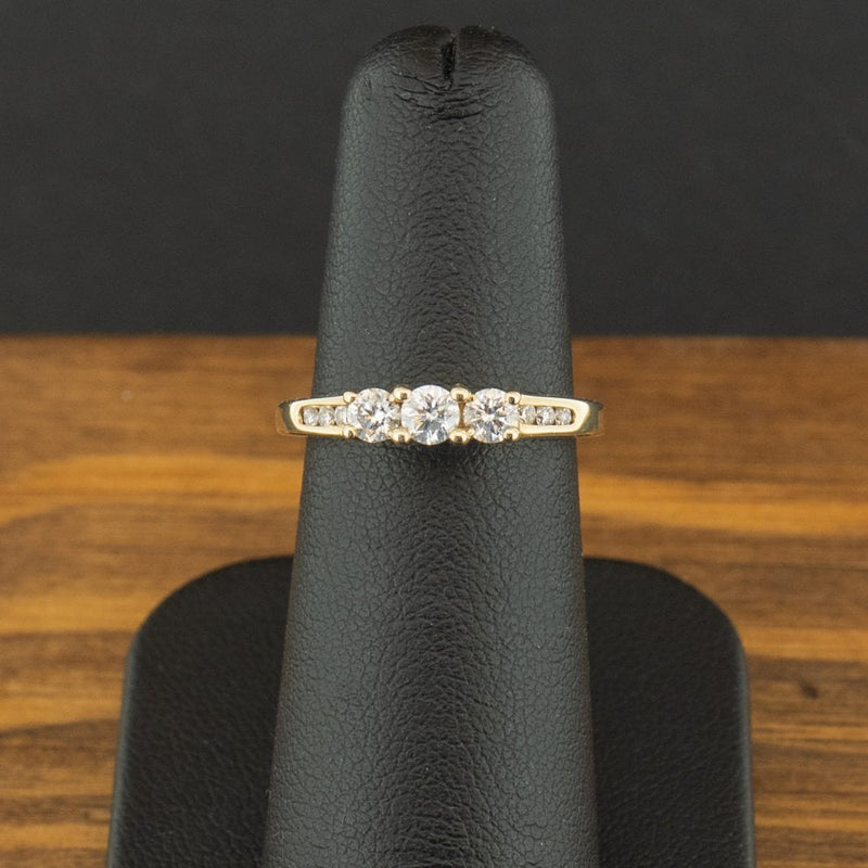 14ct Yellow Gold 0.30ct Diamond Cluster Ring Size J 1/2 2.8g