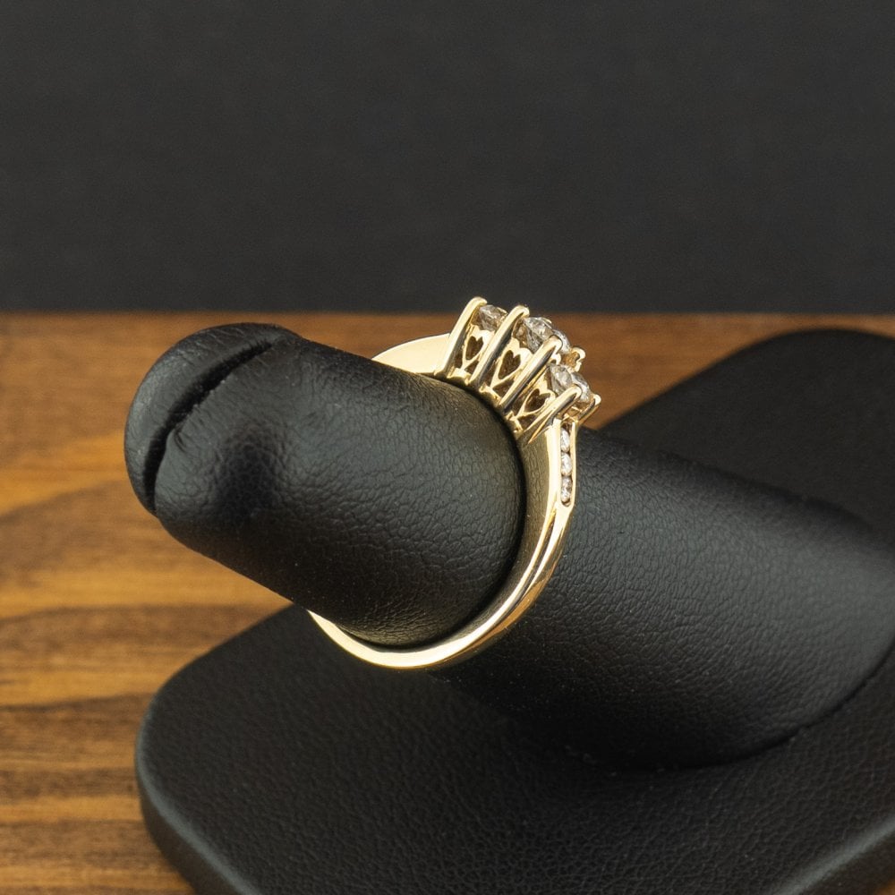 14ct Yellow Gold 0.30ct Diamond Cluster Ring Size J 1/2 2.8g
