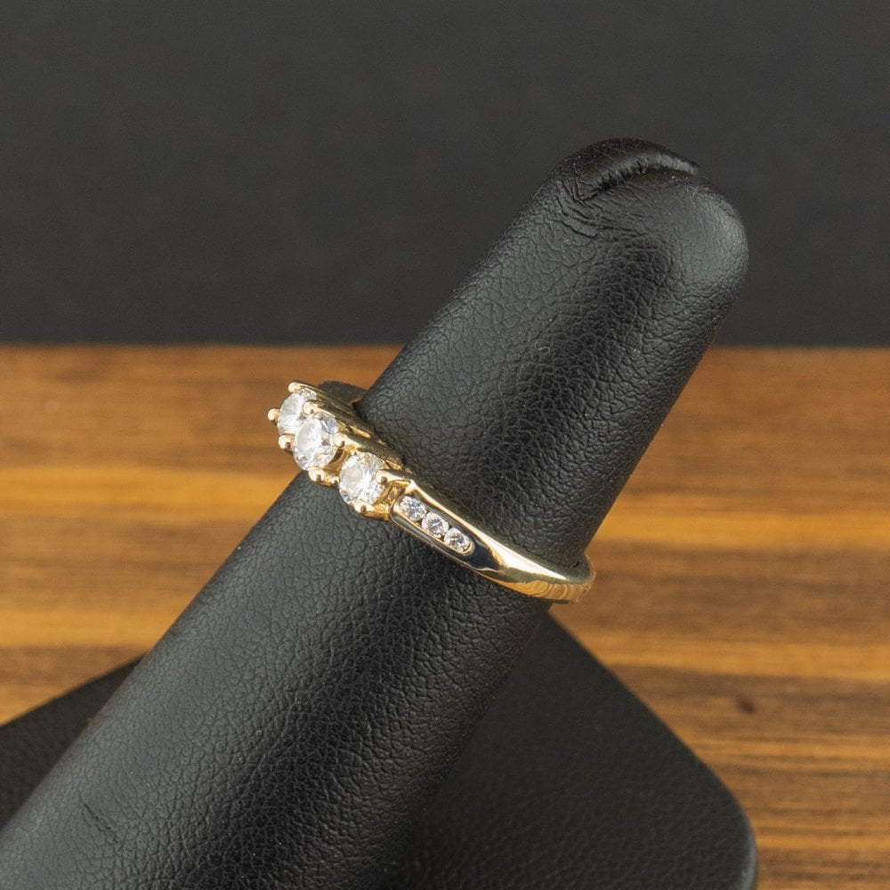 14ct Yellow Gold 0.30ct Diamond Cluster Ring Size J 1/2 2.8g